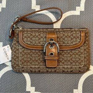 BNWT COACH wristlet/wallet. Signature collection